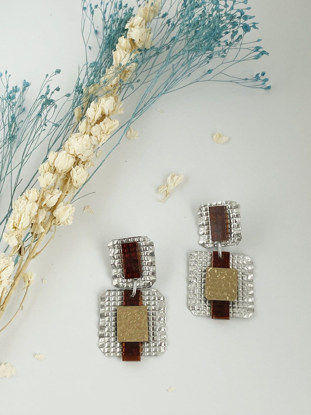 PENDIENTE NEON MARRON