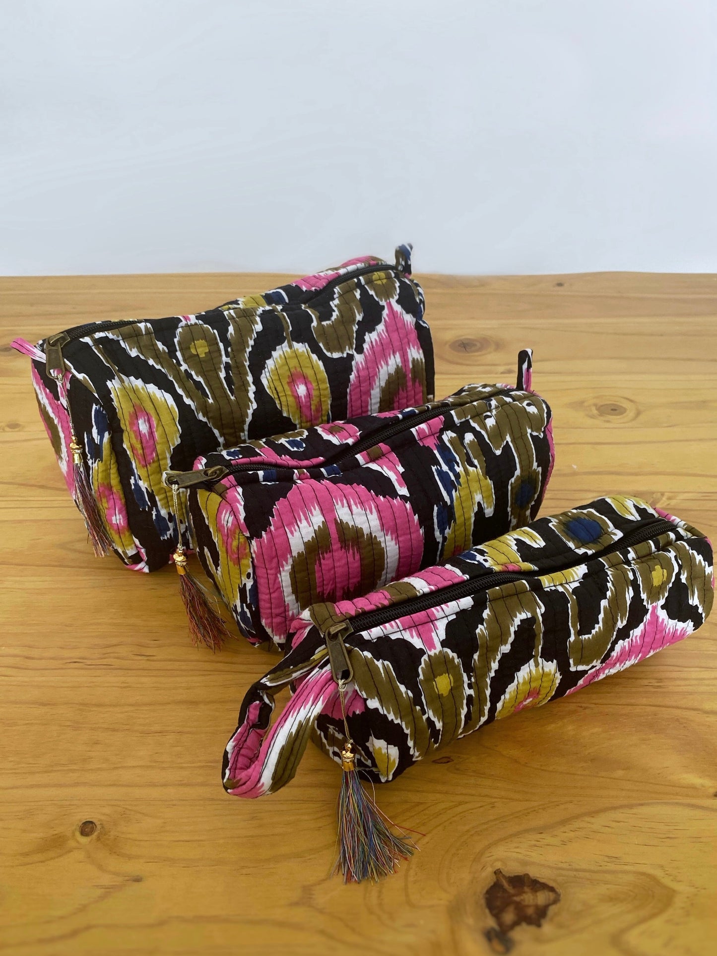 JUEGO DE TRES NECESERES ESTAMPADO TIE DYE